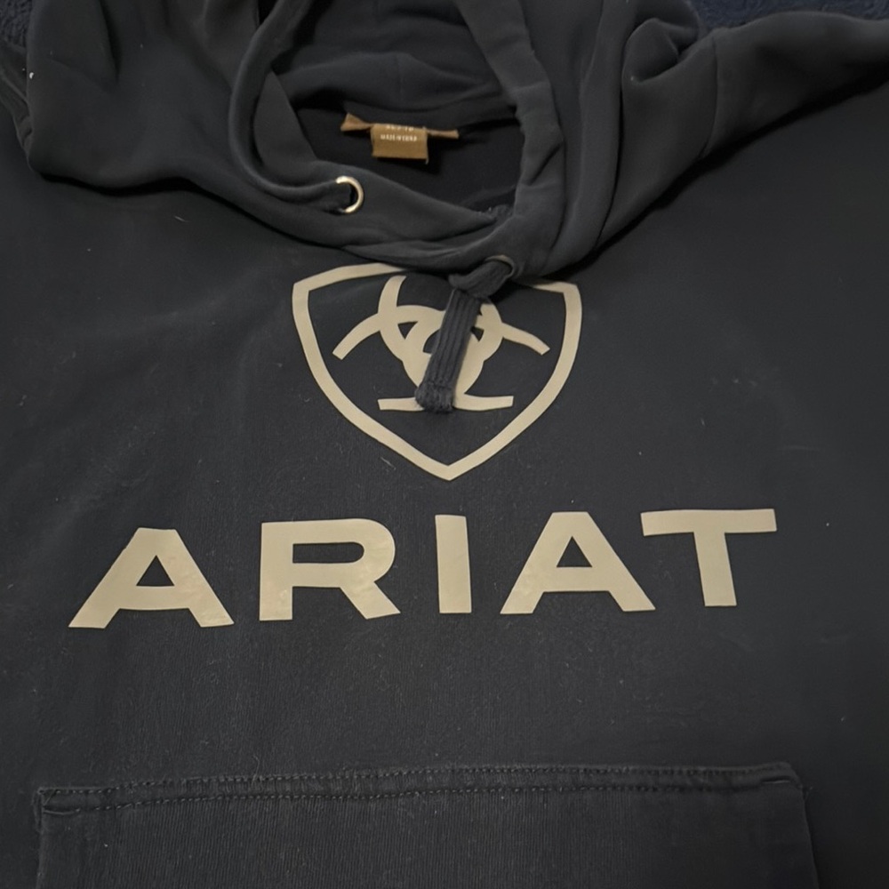 Ariat Black Hoodie size L no piling